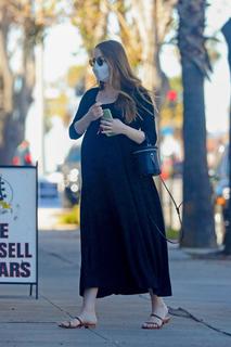 Emma Stone feet photo thumbnail