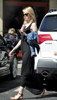 Emma Stone feet photo thumbnail