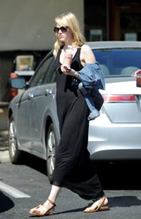 Emma Stone feet photo thumbnail
