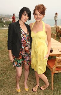 Emma Stone feet photo thumbnail