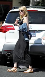 Emma Stone feet photo thumbnail