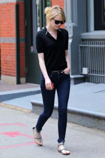 Emma Stone feet photo thumbnail