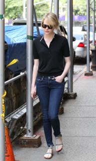 Emma Stone feet photo thumbnail