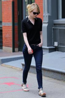 Emma Stone feet photo thumbnail