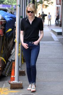 Emma Stone feet photo thumbnail