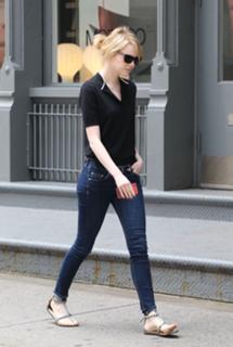 Emma Stone feet photo thumbnail