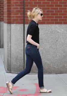 Emma Stone feet photo thumbnail