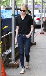 Emma Stone feet photo thumbnail