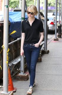 Emma Stone feet photo thumbnail