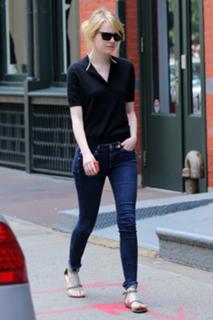 Emma Stone feet photo thumbnail