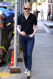 Emma Stone feet photo thumbnail