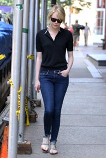 Emma Stone feet photo thumbnail