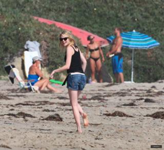 Emma Stone feet photo thumbnail