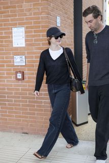 Emma Stone feet photo thumbnail