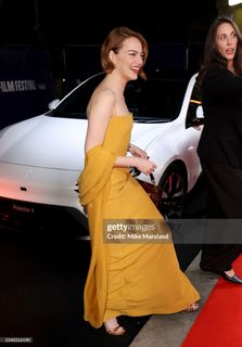 Emma Stone feet photo thumbnail
