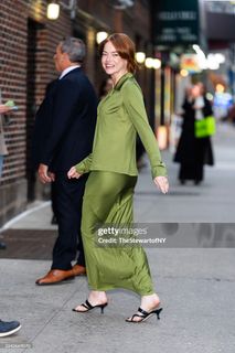 Emma Stone feet photo thumbnail