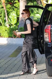 Emma Stone feet photo thumbnail