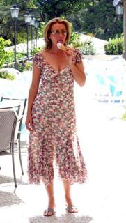 Emma Thompson feet photo thumbnail