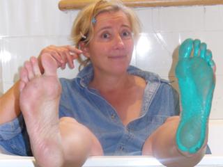Emma Thompson feet photo thumbnail