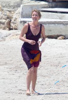 Emma Thompson feet photo thumbnail