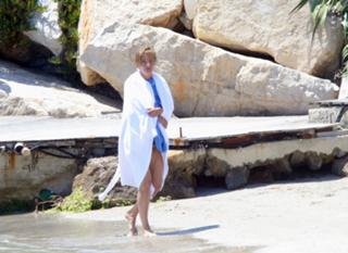 Emma Thompson feet photo thumbnail