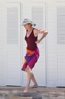 Emma Thompson feet photo thumbnail
