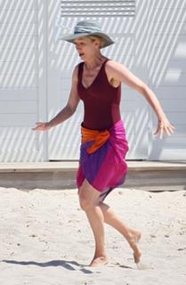 Emma Thompson feet photo thumbnail