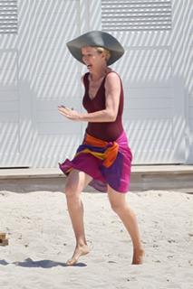 Emma Thompson feet photo thumbnail