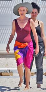 Emma Thompson feet photo thumbnail