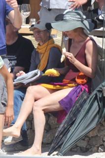 Emma Thompson feet photo thumbnail