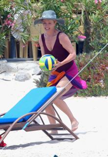Emma Thompson feet photo thumbnail