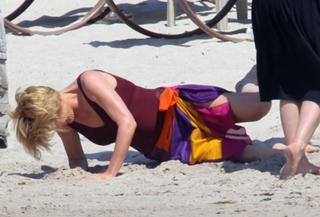 Emma Thompson feet photo thumbnail
