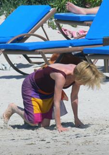 Emma Thompson feet photo thumbnail