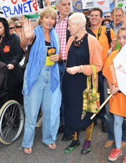 Emma Thompson feet photo thumbnail