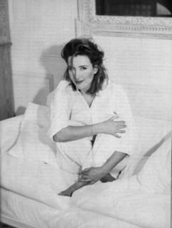 Emma Thompson feet photo thumbnail