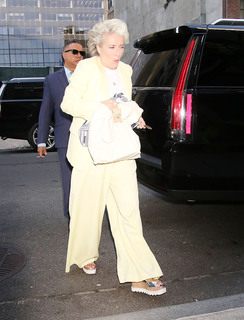 Emma Thompson feet photo thumbnail