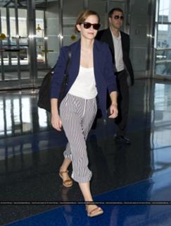 Emma Watson feet photo thumbnail