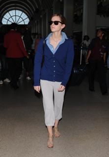 Emma Watson feet photo thumbnail