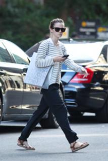 Emma Watson feet photo thumbnail