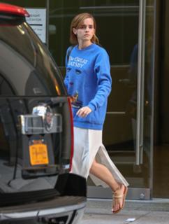 Emma Watson feet photo thumbnail