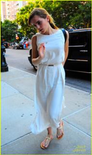 Emma Watson feet photo thumbnail