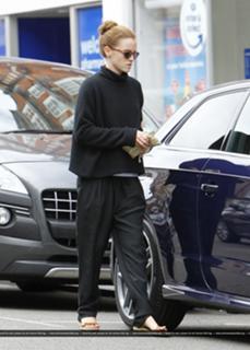 Emma Watson feet photo thumbnail