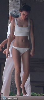 Emma Watson feet photo thumbnail