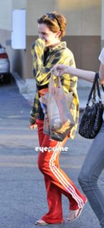 Emma Watson feet photo thumbnail