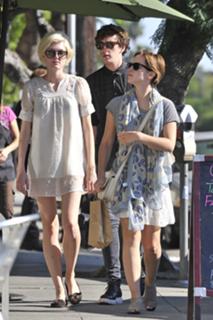 Emma Watson feet photo thumbnail