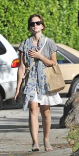 Emma Watson feet photo thumbnail