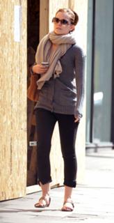 Emma Watson feet photo thumbnail
