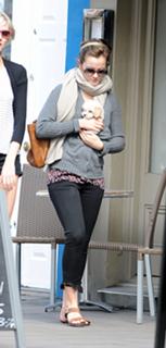 Emma Watson feet photo thumbnail
