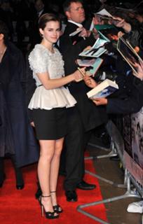 Emma Watson feet photo thumbnail