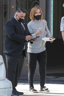 Emma Watson feet photo thumbnail